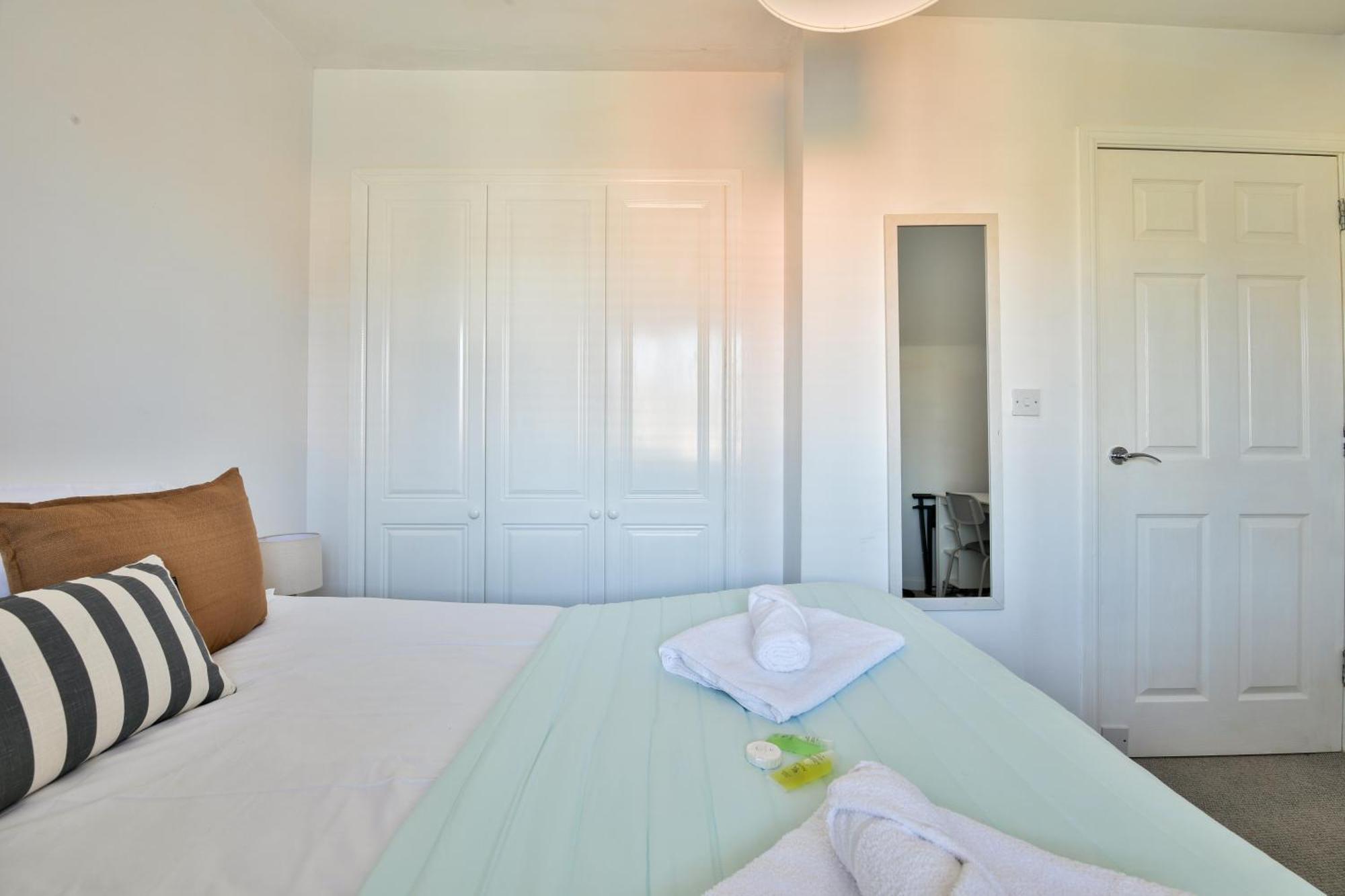 Stayright 2 Bed Beach House With Private Parking- Next To Barry Beach And Jackson Bay Bagian luar foto